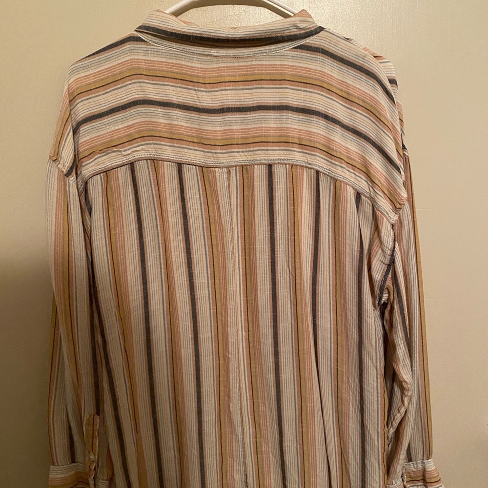 a oversized sleeve shirt